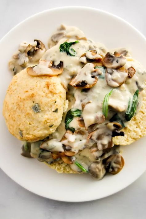 Vegetarian Biscuits and Gravy Recipe Vegetarian Biscuits And Gravy, Vegetarian Gravy, Vegetarian Life, Recipe Vegetarian, Easy Cream, Recipes Casserole, Vegetarian Meal, Tasty Vegetarian Recipes, Biscuits And Gravy