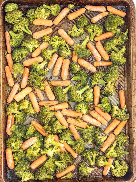 Oven Broccoli, Roasted Broccoli And Carrots, Broccoli And Carrots, Oven Roasted Carrots, How To Cook Broccoli, Roasted Vegetables Oven, Fresh Broccoli, Carrot Recipes, Roasted Broccoli