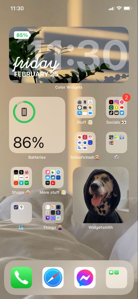 Iphone Display Ideas Aesthetic, Iphone Display Ideas, Homescreen Organization, Phone Organisation, Aesthetic Tech, Iphone Customization, Iphone Display, Iphone Ideas, Phone Inspo