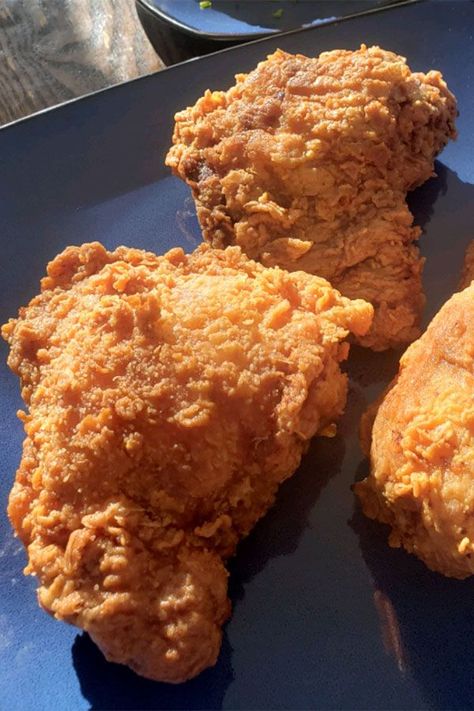 Looking for dinner ideas? Try cooking this crispy fried chicken. Use buttermilk and chicken to cook this easy fried chicken for an easy dinner. Chicken Breast Recipes With Rice, Chicken Breast Recipes Instant Pot, Instant Pot Chicken Breast Recipes, Recipes With Rice, Instant Pot Chicken Breast, Easy Fried Chicken, Cooking Fried Chicken, Crispy Fried Chicken, Food Therapy