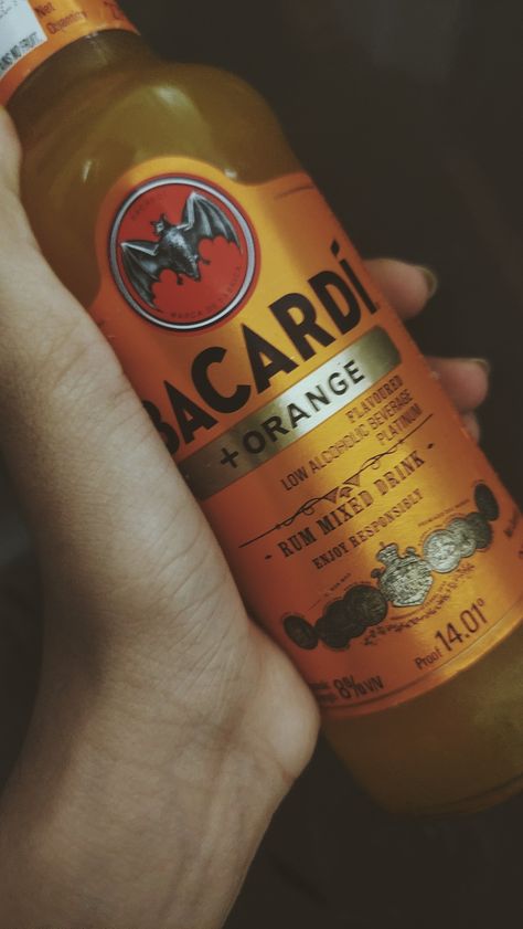 Bacardi Snap, Drinks Snap, Bacardi Drinks, Rum Mixed Drinks, Daaru Party Pic, Party Pic, Flavored Rum, Bacardi Rum, Nightclub Aesthetic