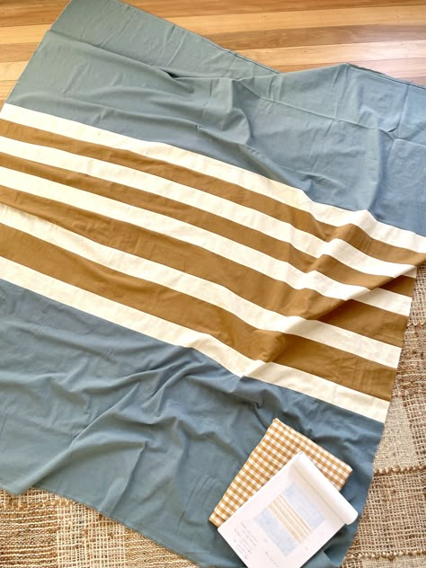 How to make: (Another) simple stripy quilt — Joz Makes Quilts Silk Dress Sewing, Simple Baby Quilts, Striped Quilts, Stripe Quilt Pattern, Monochromatic Quilt, Strip Quilt Patterns, Camping Quilt, Rustic Quilts, Simple Quilts