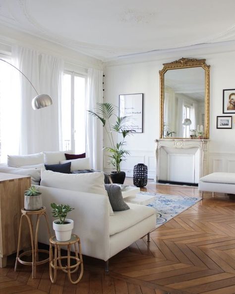 What Does A Parisian Apartment Have? French Apartment Aesthetic, Scandinavian Living Room Ideas, Parisian Style Apartment, Modern Parisian Apartment, Parisian Living Room, Parisian Apartment Decor, Paris Interiors, Scandinavian Living Room, Parisian Decor