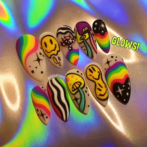 Dark Trippy, 80s Nails, Em Nails, Rave Nails, Graffiti Nails, Horror Nails, Neon Nail Designs, Image Nails, Negative Space Nails