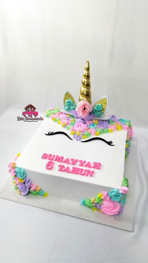 Square Birthday Cake Unicorn Birthday Cake Square, Unicorn Rectangle Cake, Unicorn Cake Square, Unicorn Sheet Cake Ideas, Square Birthday Cake Ideas, Unicorn Sheet Cake, Square Cake Designs, Unicorn Cake Design, Square Birthday Cake