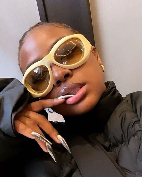 Sunglasses For Your Face Shape, Justine Skye, Ig Profile, Mode Zara, Stylish Glasses, Shades Sunglasses, Fly Girl, Cool Sunglasses, Pretty Selfies