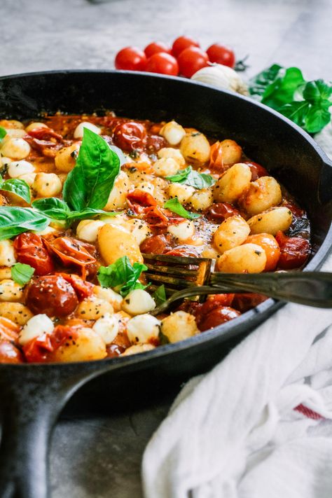 Burst Cherry Tomato Sauce, Skillet Gnocchi, How To Cook Gnocchi, Cherry Tomato Sauce, Harvest Recipes, Cherry Tomato, Vegan Pasta, Salad Side Dishes, Homemade Sauce