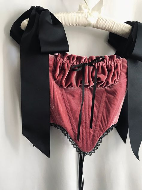 Pink Velvet Outfit, Pink And Black Outfit, Velvet Bustier, Velvet Corset, Rose Velvet, Corset Fashion, Velvet Clothes, Bustiers, Pink Velvet