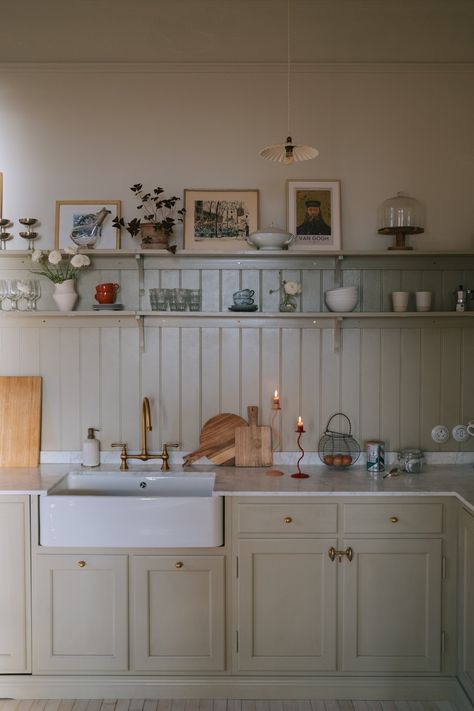 Patricia Rodi Cottage Interior Aesthetic, Rita Konig Kitchen, Cottage Kitchen Open Shelves, Open Shelf Cottage Kitchen, Patricia Rodi, Kitchen From It’s Complicated, Style Open Shelves, Vintage Wooden Kitchen Shelves, Cottage Core Interior