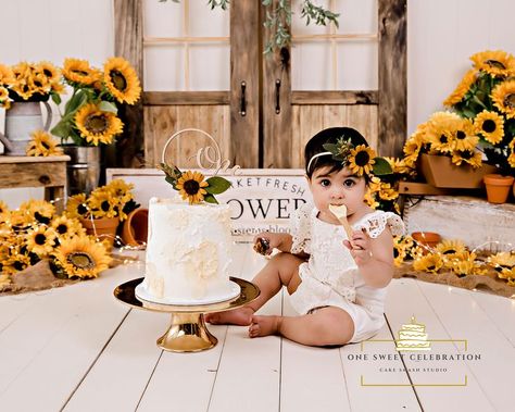 Sunflower Cake Smash, Cake Smash Inspiration, Sunflower Cake, One Year Pictures, Birthday Cake Smash, Baby 1st Birthday, Step Inside, Celebration Cakes, Cake Smash