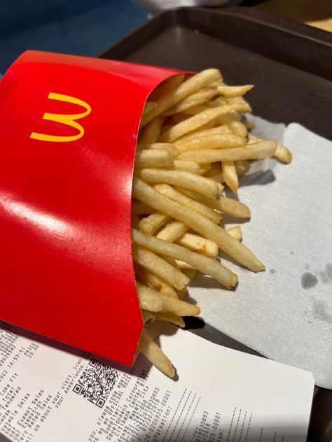 ig: erenortg Mcdonalds Fries, Hamburger And Fries, Delicacy Food, Food Therapy, Burger And Fries, Yummy Comfort Food, Food O, Watch Movies Online, Watch Tv Shows