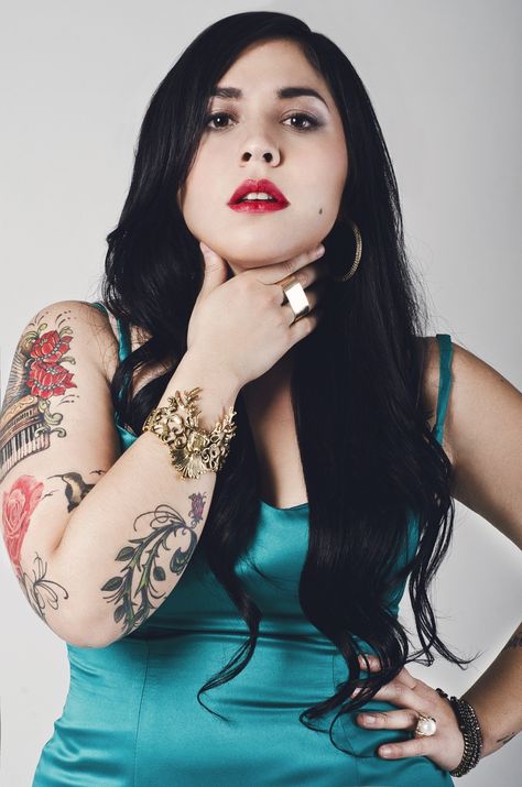 los tatoos la  hacer  mas  linda! Tattoo Ladies, Badass Girl, Alternative Girl, Ancient Tattoo, Alt Girls, Badass Tattoos, Alt Girl, Beautiful Voice, Beauty Tattoos