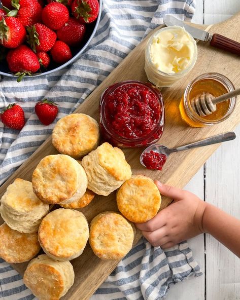 Small Batch Strawberry Jam, Strawberry Jam Without Pectin, Greek Yogurt Biscuits, Food Sauces, Fluffy Biscuits, How To Make Biscuits, Healthy Comfort, Buttery Biscuits, Sausage Gravy