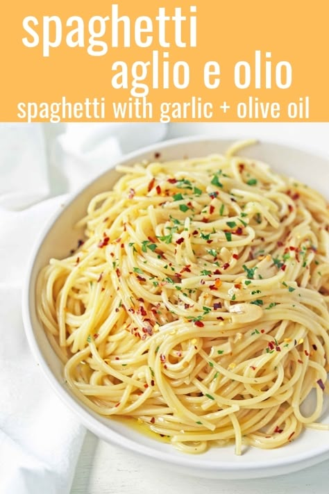 Spaghetti Aglio E Olio, Modern Honey, Garlic And Olive Oil, Olive Oil Pasta, Spaghetti Aglio, Aglio E Olio, 20 Minute Recipes, Fettuccine Alfredo, Spaghetti Recipes