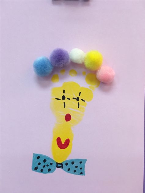 Clown Circus Crafts Infants, Circus Projects For Toddlers, Circus Theme Infant Art, Circus Theme Crafts For Infants, Infant Circus Crafts, Carnival Infant Crafts, Carnival Toddler Crafts, Clown Crafts For Toddlers, Circus Footprint Art