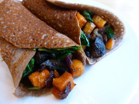 Savory Buckwheat Crepes with Roasted Sweet Potato, Mushroom and Kale Filling (by Angela @ Angela's Kitchen) Sweet Potato Mushroom, Crepe Filling, Spicy Spinach, Potato Mushroom, Buckwheat Crepes, Buckwheat Recipes, Crepes Filling, Breakfast Crepes, Sweet Potato Kale