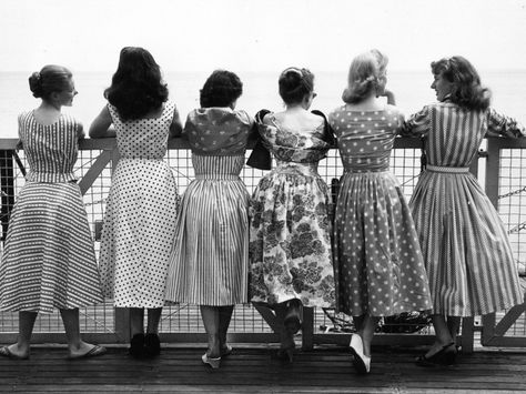 5 Fashion Trends From the 1950s That Should Make a Comeback 1950 Aesthetic, 1950s Fashion Trends, 1950s Woman, Six Girl, 50s Women, 1950s Outfits, Katharine Hepburn, Fashion 1950s, Personal Aesthetic