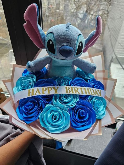 Stitch Gift Basket Ideas, Ribon Flowers, Eternal Bouquet, Stitch Drawings, Roses Bouquet Gift, Ribbon Flowers Bouquet, Lilo And Stitch Drawings, Stitch Drawing, Stitch Gift