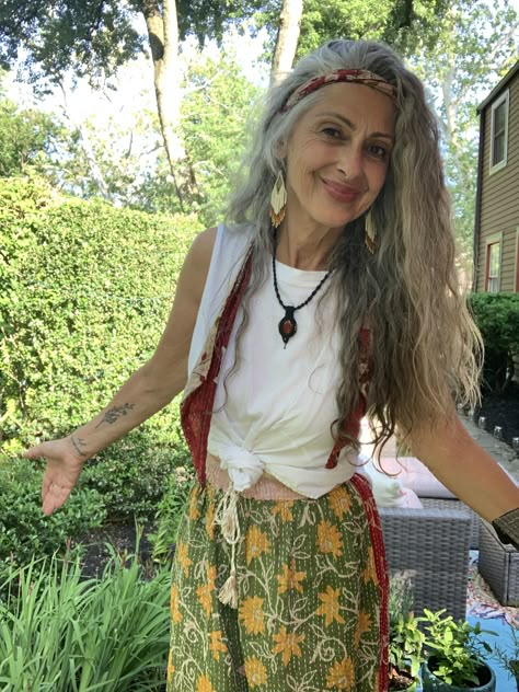 Old People Fashion Older Women, Older Bohemian Women, Grandma Fashion Older Women, Eccentric Old Lady Aesthetic, Hippy Grandma, 50 Plus Hairstyles Over 50, Older Woman Aesthetic, Old Woman Aesthetic, Boho Clothes For Older Women