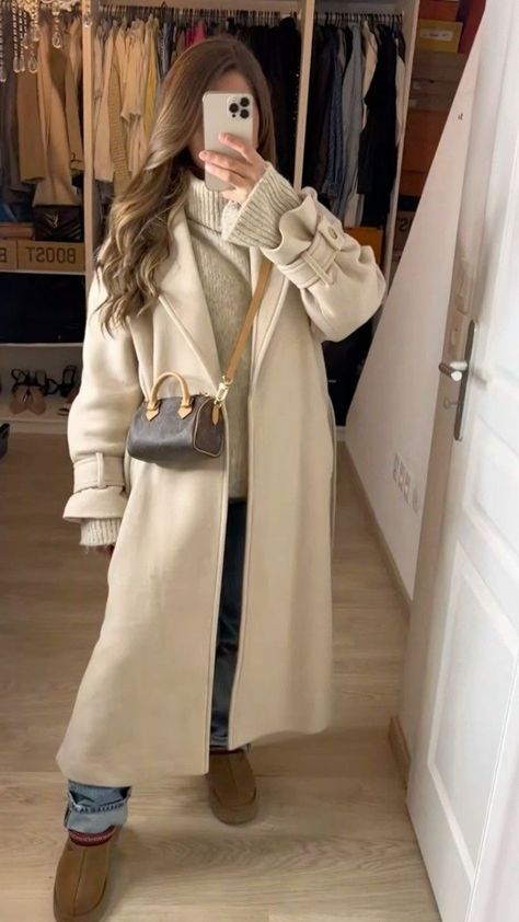 Creme Coat Outfit, Beige Mantel Outfit, Autm Outfit, Beige Coat Outfit Classy, Winter Outfit Classy, Outfit Mantel, Outfit Manteau, Coat Winter Outfit, Mantel Outfit