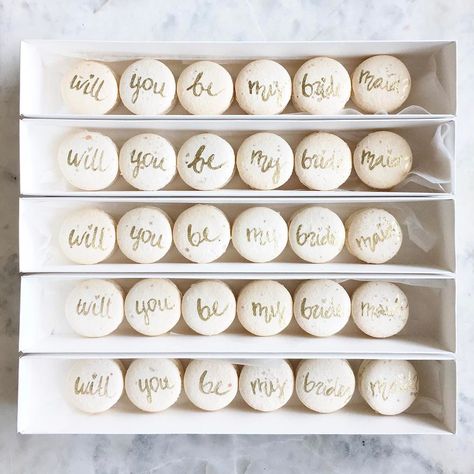 Love this idea gifting macarons to ask friends to be your bridesmaids Painted Macarons, Architecture Cake, How To Ask Your Bridesmaids, Ashley Nicole, Asking Bridesmaids, Bridesmaid Boxes, Beach Wedding Favors, Diy Wedding Favors, Wedding Cookies