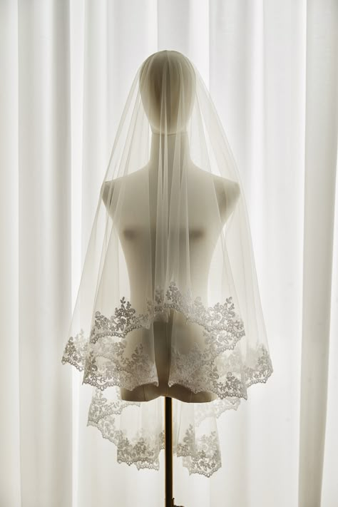 Elegant venice lace veil, it is made with scallop venice lace and soft tulle which allowing your dress to see through. The pattern is designed with delicate scalloped floral and leaf lace edge. Brides can wear the veil in mantilla or drop style.  A sewn metal comb is on it. It will secure the veil on the head. Please contact us if you do not need it. We can make it a mantilla veil ,1 tier, this link please: https://www.etsy.com/listing/1628309150/lace-edge-bridal-veil-mantilla-lace?ref=listings_ Veils Bridal Fingertip Lace, Wedding Veil Floral Lace, Lace Drop Veil, Italian Lace Veil, Victorian Wedding Veil, Vintage Wedding Veils, Veil Aesthetic, Bridal Veil Blusher, Vintage Wedding Veil