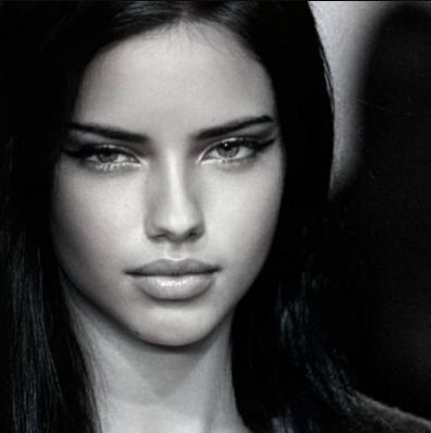 Adriana Lima Dark Aesthetic, Feline Beauty Women, Feline Eyes Aesthetic, Adriana Lima Black And White, Adriana Lima Side Profile, Adriana Lima Eyes, Adriana Lima Face, Supermodel Aesthetic, Adriana Lima Young