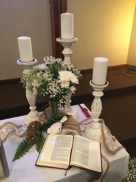 Bible Table Decorations, Church Banquet Table Decorations, Christian Altar Ideas, Easter Table Decorations For Church, Summer Church Decorating Ideas, Fall Decor For Church Sanctuary, Pulpit Decorations Church, Church Decorations Sanctuary, Church Window Decor