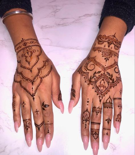 Alana Pandey Mehendi Designs, Henna Tattoo Designs Both Hands, Mendhi Hand Tattoos, Henna Looking Hand Tattoos, Henna Inspired Tattoos Hand, Henna Tattoo Designs Wedding, Hand Tattoos Henna Style, Henna Two Hands, Sudanese Henna Hand