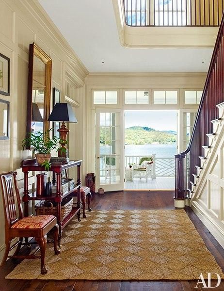 On the picturesque shores of Lake Placid, architect Gil Schafer crafts a family house inspired by the character and charm of classic Adirondack retreats. Lambriseringen Gang, Gil Schafer, New York City Apartment, Lake Cottage, New York Apartment, Lake Placid, Entry Hall, Cottage Design, Waterfront Homes