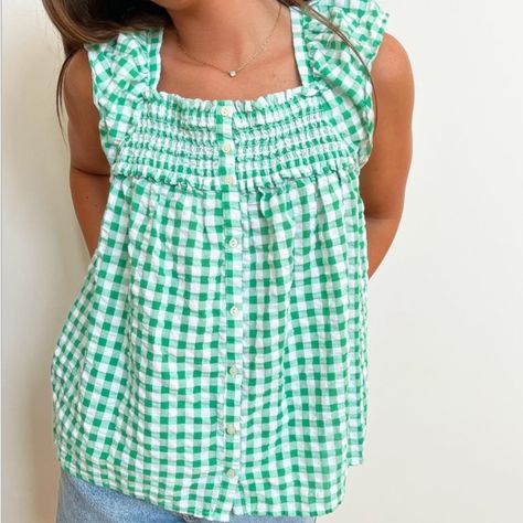 Old Navy Flutter-Sleeve Smocked Seersucker Swing Blouse In Green Gingham Square Neck Button Front Smocked Yoke Short Flutter Sleeve New With Tags In Very Good Condition. Approximate Measurements: Armpit To Armpit 20.5 Inches, Length 25 Inches 60% Cotton, 40% Polyester Size 2x No Stains Or Flaws Item 394 Tropical Vacation Beachwear Beach Summer Resort Wear Cruise Costal Spring Break Milkmaid Prairie Peasant Cottagecore Homestead Westward Bound Southwest Western Country Rodeo Cowgirl Plus Size Green Top With Smocked Back For Beach, Beach Smocked Top With Short Sleeves, Summer Green Smocked Top With Smocked Back, Beach Green Top With Smocked Back, Summer Smock Gingham Tops, Summer Resort Wear, Rodeo Cowgirl, Green Gingham, Blouse Tank Top