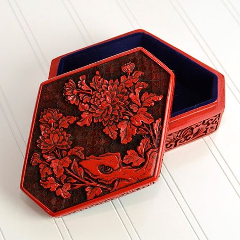 Cinnabar Jewelry | Antique #Vintage #Chinese #Cinnabar Lacquerware Hand Carved Jewelry ... Cinnabar Jewelry, Baking Storage, Hand Carved Jewelry, Carved Jewelry, Green Xmas, Retro Future, Oxblood Red, Ornament Box, Red Lacquer