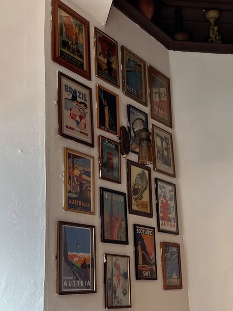 Artsy Coffee Shop, Coffee Shop Wall, Hallway Gallery Wall, Vintage Coffee Shops, Travel Gallery Wall, Cafe Study, Coffee Shop Interior Design, International Coffee, Coffee Shop Aesthetic