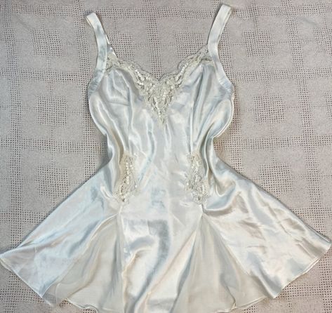 White Victoria Secret lingerie slip dress / night gown. Adjustable straps with very intricate detailing on the front. There’s a tiny bit of fraying in the top front, otherwise in amazing condition! This piece is gorgeous, it just didn’t fit me right.

Tag labeled as: M

#victoriasecret #white #gown #slipdress #lingerie Victoria Secret Slip Dress, Lingerie Slip Dress, Hair Cosmetics, Dress Night, White Gown, Victoria Secret Lingerie, Dream Style, Halter Formal Dress, Night Dress