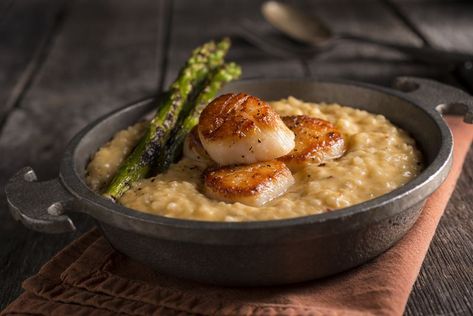 Scallops and grits Cajun Seasonings, Cajun Seasoning Recipe, Fried Scallops, Shrimp N Grits Recipe, Scallops Recipe, Creamy Grits, Work Food, Dinner Plans, Soul Food Dinner