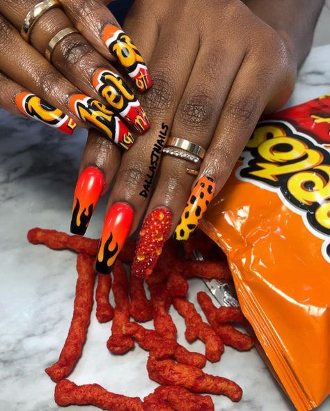 Looking like a WHOLE SNACK🔥😍 all handpainted and extra HOT🔥  TAG SOMEONE WHO LOVES HOT CHEETOS🔥🍟👇🏾👇🏾👇🏾‭ #dallasjnails #nailart… Sprinkle Nails, Crazy Nail Designs, Food Nails, Crazy Nail Art, Drip Nails, Vibrant Nails, Cute Acrylic Nail Designs, Glow Nails, Crazy Nails