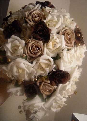 Beautiful bouquet for mocha colour theme Champagne And Brown Wedding, Mocha Wedding Theme, Shades Of Brown Wedding Theme, Brown Wedding Theme, Unholy Matrimony, Brown Wedding Themes, Neutral Wedding Decor, Gold Wedding Flowers, Crystal Wedding Dresses