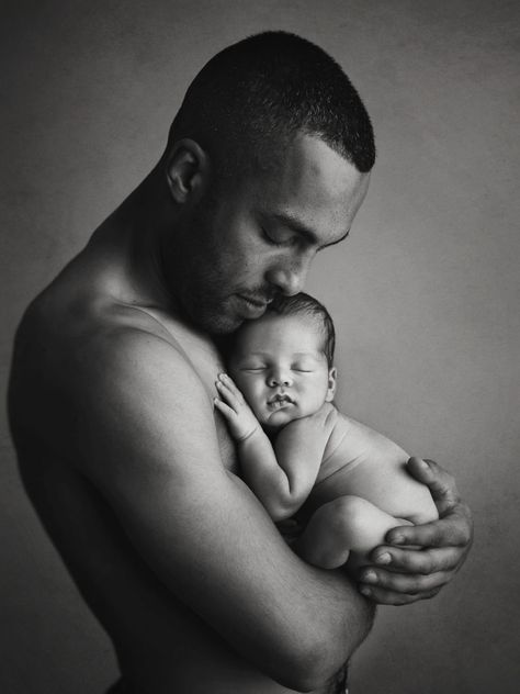 Newborn Family Pictures, Baby Boy Newborn Pictures, Shooting Studio, Foto Newborn, Idee Babyshower, Newborn Photography Boy, Newborn Family Photos, Newborn Photography Poses, Father And Baby