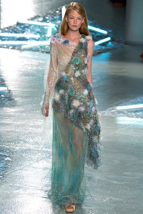 Rodarte Spring 2015 Ready-to-Wear Fashion Show - Dasha Denisenko Paris Mode, Couture Mode, 2015 Fashion, Spring Summer 2015, Beautiful Gowns, Fashion Week Spring, A Dress, London Fashion Week, Milan Fashion Week