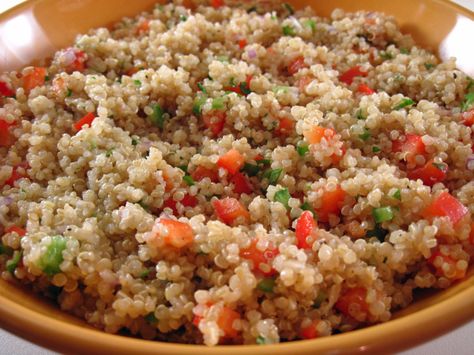 Quinoa Salad with Bell Pepper and Cilantro Quinoa Salad Recipes Cold, Green Pepper Recipes, Salad With Quinoa, Red Pepper Recipes, Bell Pepper Salad, Quinoa Benefits, Gluten Free Cookbooks, Bell Pepper Recipes, Bean Salad Recipes