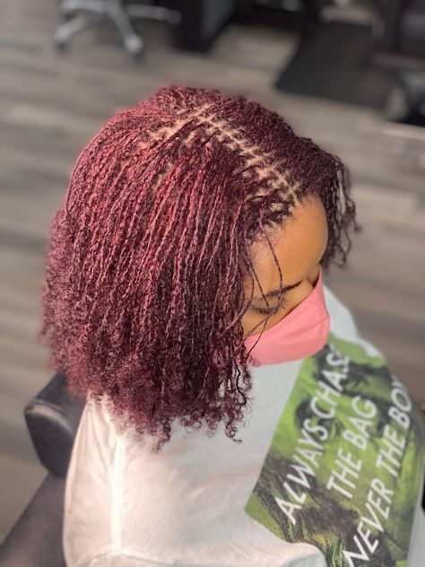 Sisterlocks Highlights, Pink Microlocs, Red Microlocs, Locs On Women, Microlocs Braids, Dyed Microlocs, Colored Microlocs, Microlocs Inspiration, Micro Locks