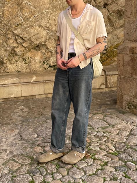 Men Style Birkenstock, Button Up Tee Outfit, Fall Outfits Birkenstocks, Mocha Birkenstock Outfit, Birkenstock Clogs Outfit Winter, Clogs Outfit Men, Birkenstock Clogs Outfit Men, Birks Boston, Clogs Outfit Winter