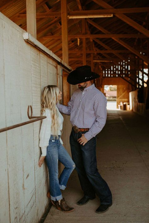 Western Engagement Pictures Outfits, Rodeo Couples, Western Photos, Country Photoshoot, Western Family, Country Couple Pictures, Couples Stuff, Country Relationship Goals, Country Relationships