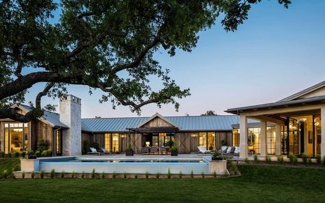 Breathtaking Santa Barbara country style home in Santa Ynez Valley Montecito Ranch House, Santa Barbara Style Homes, Brandon Architects, Stone Homes, Cabin Plan, Traditional Home Magazine, Community Ideas, California Beach House, Garage To Living Space