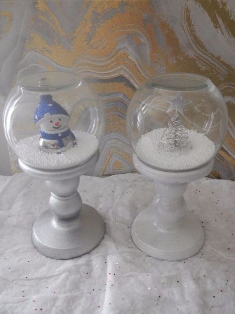 dollar store quick and easy snow globes Dollar Tree Snow Globes, Snow Globes Diy, Easy Christmas Crafts For Adults, Easy Snow Globes, Diy Snow Globes, Waterless Snow Globe, Old Candle Jars, Globe Diy, Snow Globe Crafts