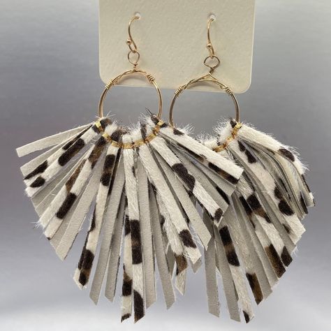 Brand New. Genuine Leather Fringe Earrings With A White Cheetah Print And Faux Calfskin Texture. Gold Tone Metal. Oversized With A 4" Drop - Fun! Leather Statement Earrings, Leather Earrings Ideas, Rocker Earrings, Diy Yarn Earrings, Cricut Jewelry, Yarn Earrings, Leather Fringe Earrings, White Cheetah Print, Leather Jewelry Making