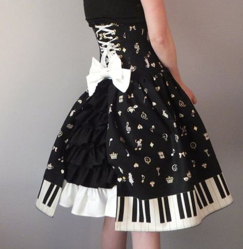 cranniesinmybrain:    angeladellamuerta:    senny-d:    elegantgothiclolita:    (via Alice Gothic Lolita Corset Dress underbust by corsetwonderland)    want!;;    Crannies.    This is totally and completely adorable!    For the love of god. Underbust Corset Dress, Diy Vetement, Underbust Corset, Musical Notes, Linnet, Mori Girl, Dark Beauty, Steam Punk, Lolita Dress