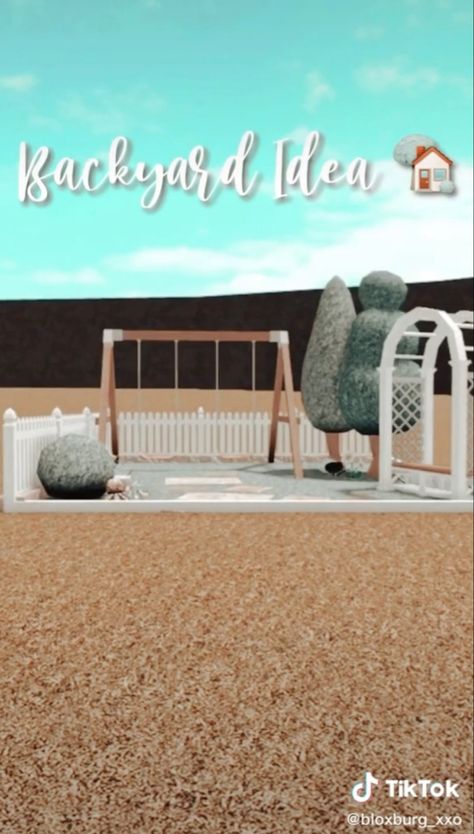 Mincraft Idea Houses Preppy, Small Bloxburg Backyard Ideas, Bloxburg Backyard Ideas Aesthetic, Roblox Bloxburg Backyard Ideas, Preppy Bloxburg Room, Preppy Bloxburg House, Colonial House Exterior Design, Bloxburg Backyard Ideas, Exterior Colonial House