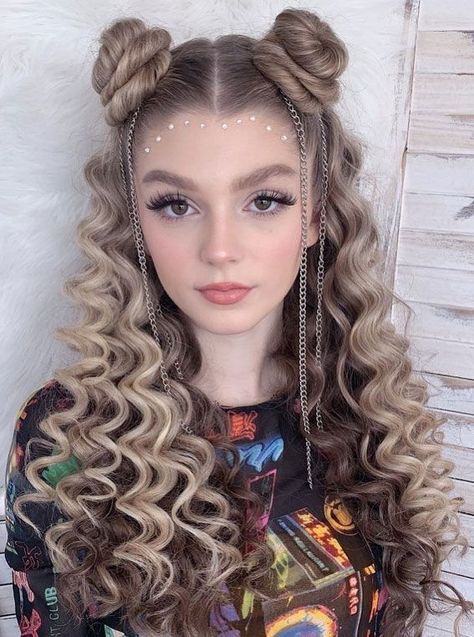 Festival Hairstyles, Diy Updo, Medium Curly Hair Styles, Updos For Medium Length Hair, Hairstyles For Curly Hair, Festival Hair, Holiday Hairstyles, Glitter Hair, Party Hairstyles