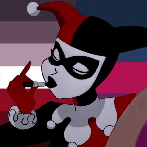 Harley quinn icon with the misandrist flag and the evil bisexual flag in the background 90s Aesthetic Cartoon, Quin Harley, Harley Quinn Icon, Batman Tas, Harley Quinzel, Joker Cartoon, Leona League Of Legends, Harleen Quinzel, Aesthetic Cartoon